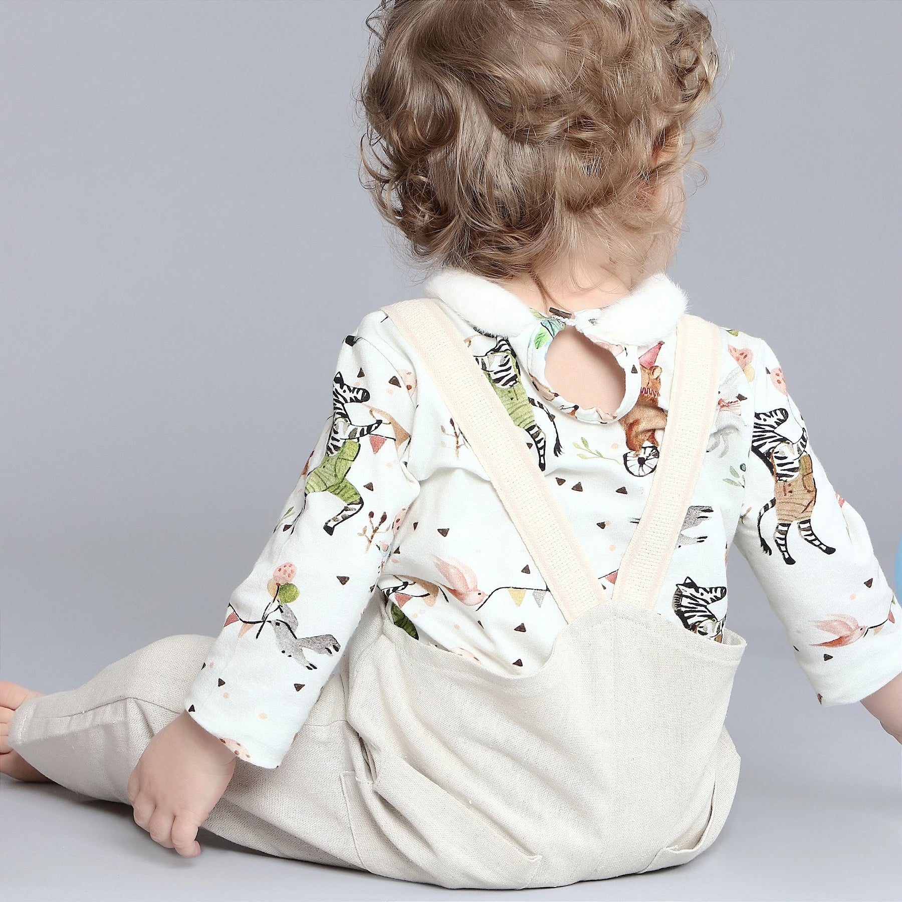 Jardineira Infantil linho Bege - Loja Minicute