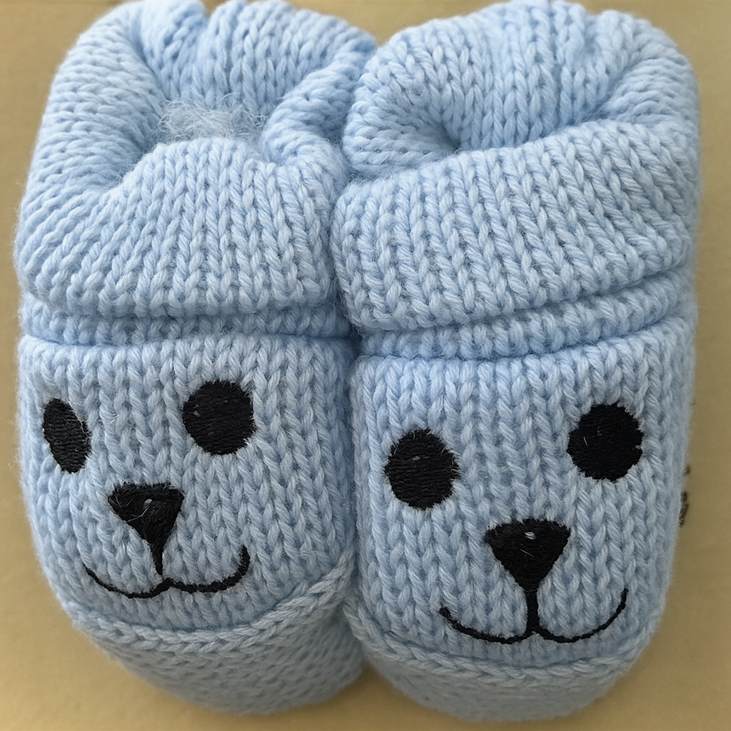 Sapatinho Tricot Bordado Azul