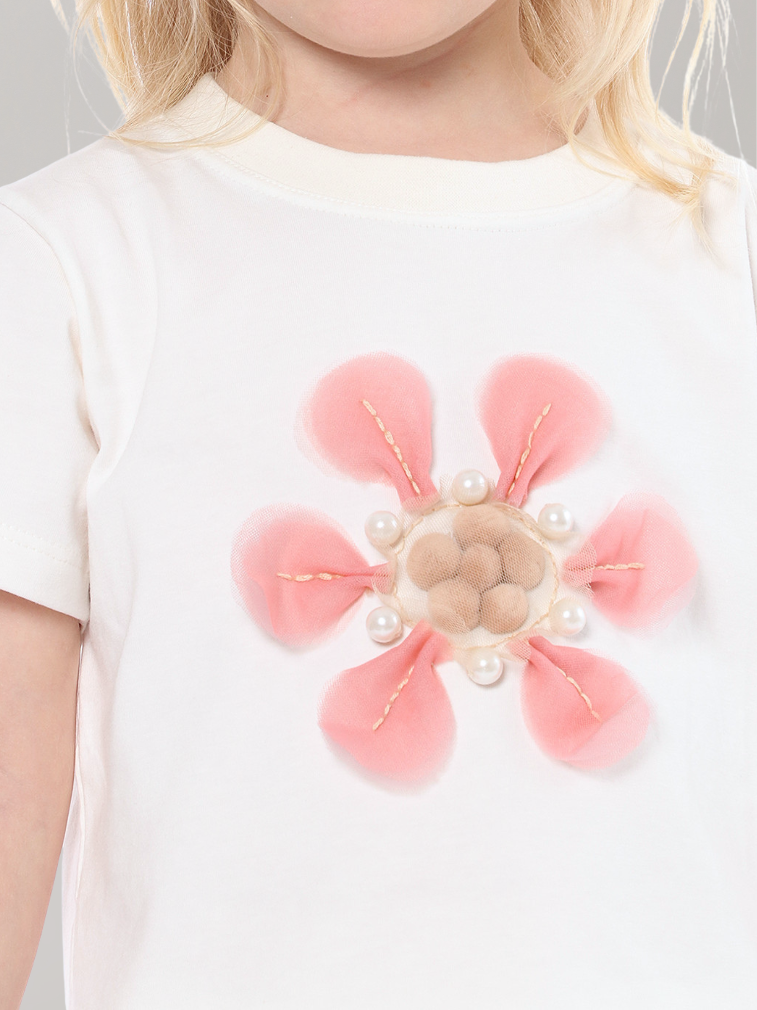 Camiseta Infantil com Bordado Flor